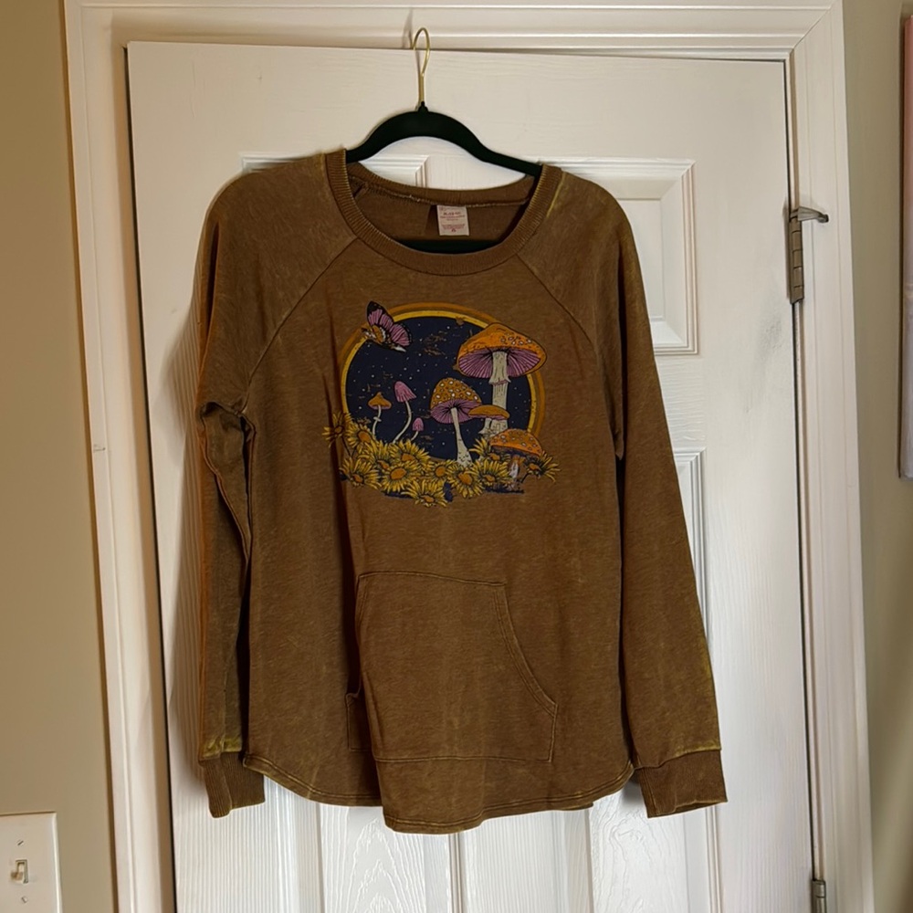 Super cute crewneck!